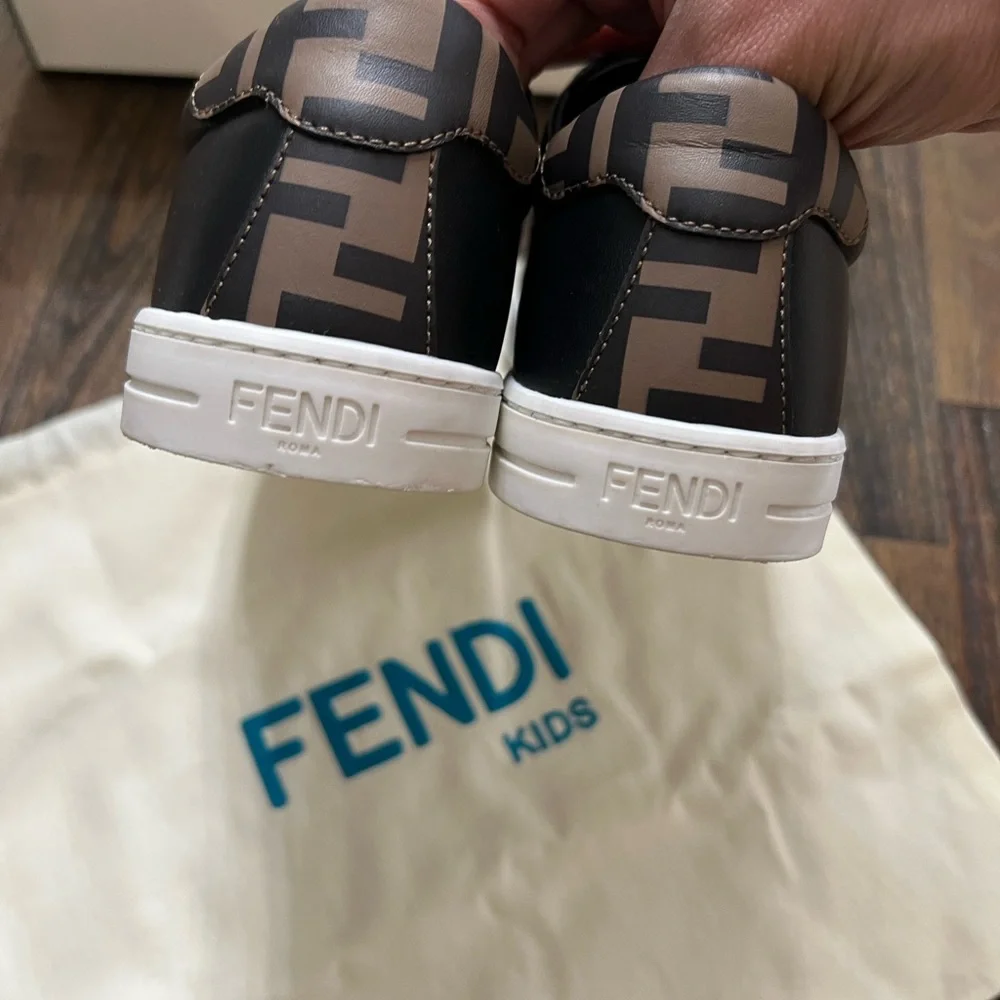 Fendi Kids' FF Logo Low Top Sneaker Kids Size 34 ( US 3) - Picture 7 of 11